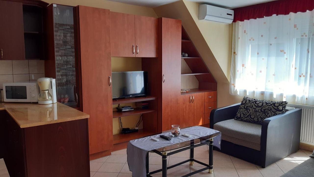 Elizabet Apartman A Belvarosban Szarvas Exterior foto