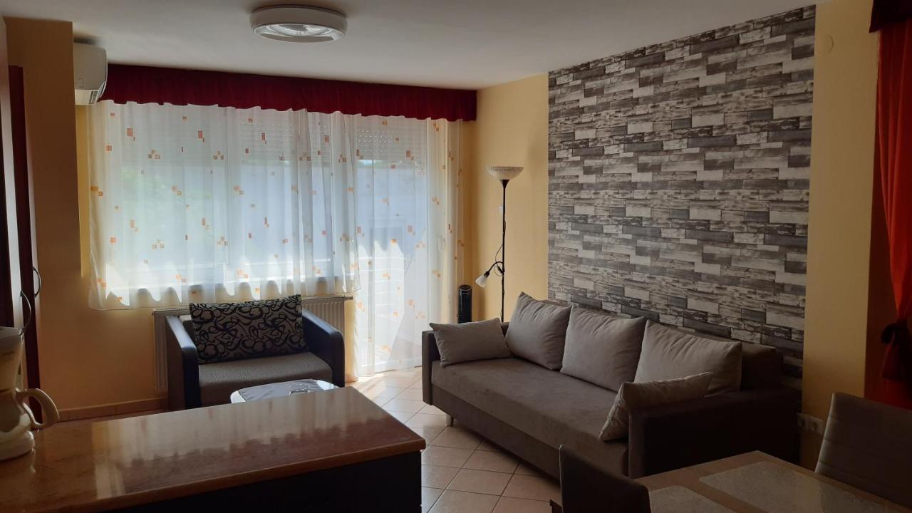 Elizabet Apartman A Belvarosban Szarvas Exterior foto